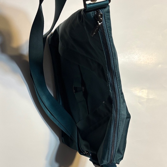 Baggallini Crossbody Bag - Picture 8 of 14